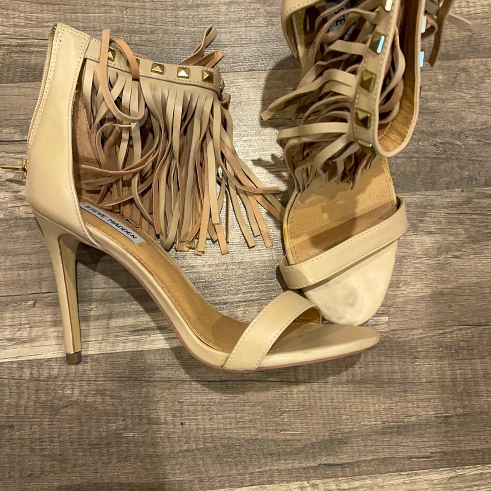 Size 10 Steve Madden Ankle Fringe Sandals